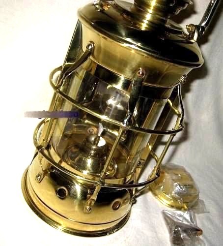 Massive Schiffslampe -Schiffsleuchte aus Messing - Petroleumbrenner