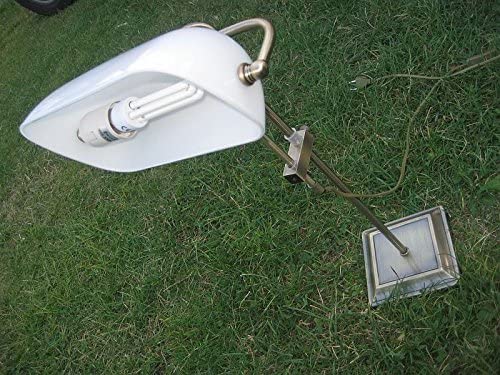 Schreibtisch/Bankerslampe Messing brüniert- anlaufgeschützt- kein polieren- mit Milchglasschirm