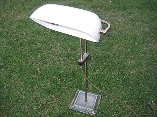 Schreibtisch/Bankerslampe Messing brüniert- anlaufgeschützt- kein polieren- mit Milchglasschirm