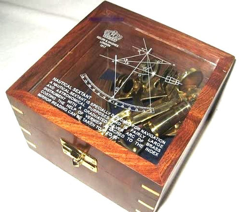 Edler Sextant in dekorativer, verzierter Holzbox mit Glasdeckel