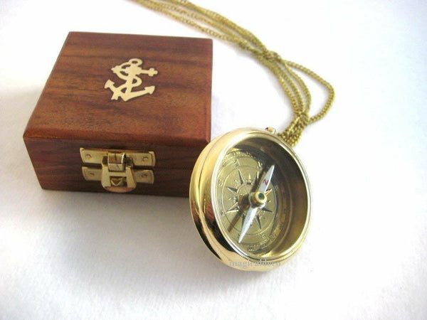 Kompass mit Kette und maritimer Gravur Rückseite 6 cm in Holzschatulle