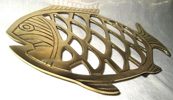 Massiver Untersetzer Fisch aus Messing- 23 cm