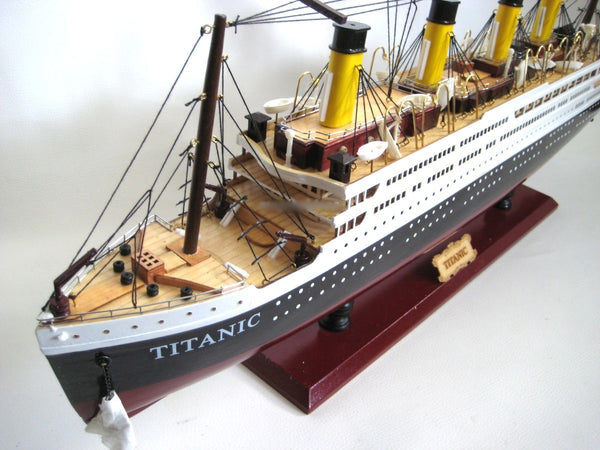 Großes Modell- Titanic- Schiffsmodell aus Holz- Gewicht 6000 g