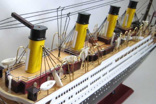 Großes Modell- Titanic- Schiffsmodell aus Holz- Gewicht 6000 g