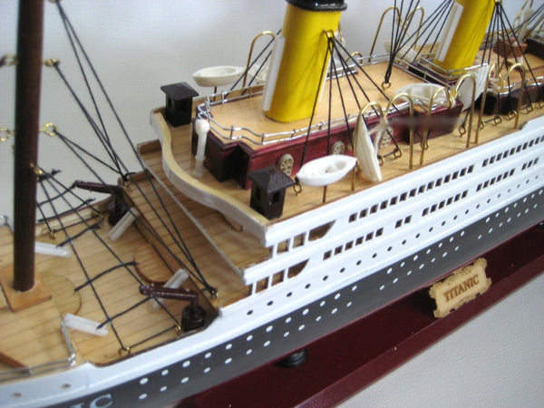 Großes Modell- Titanic- Schiffsmodell aus Holz- Gewicht 6000 g