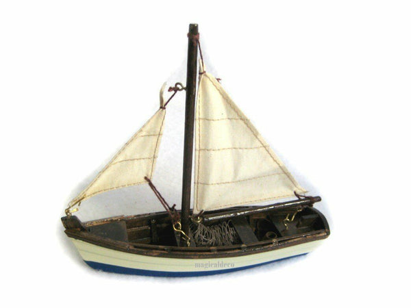 Kleines Fischerschiff- Schiffsmodell - Segler - Segelboot - Holzrumpf 20 cm
