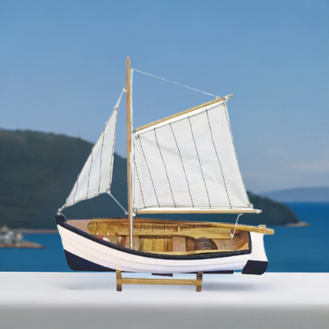 Barco pesquero - Maqueta de barco - Marinero - velero - Casco de madera y vela de tela. 