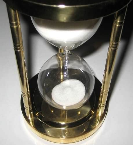 Edle Sanduhr aus Messing und Glas- Laufzeit 3 min Höhe 12,5 cm