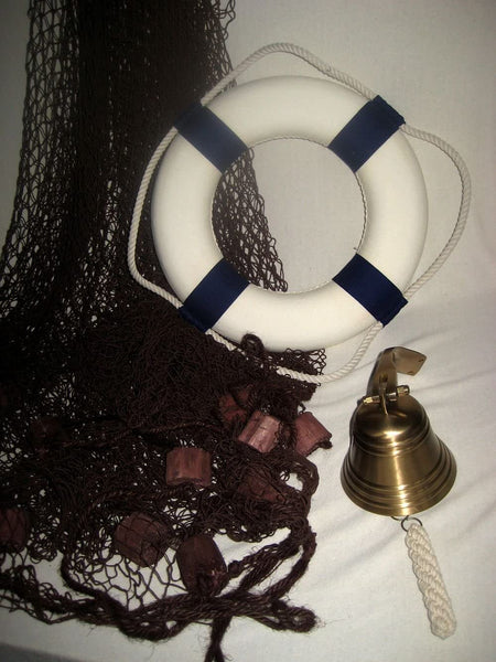 Piratenset- Fischernetz mit Schwimmern braun 2,5x 2,5 m, Schiffsglocke, Rettungsring blau/weiß 30 cm- maritime Deko