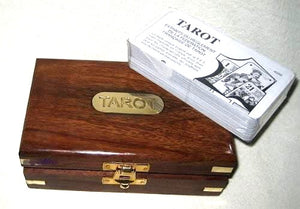 Tarot- Kartenspiel in Holzbox mit Messingintarsien