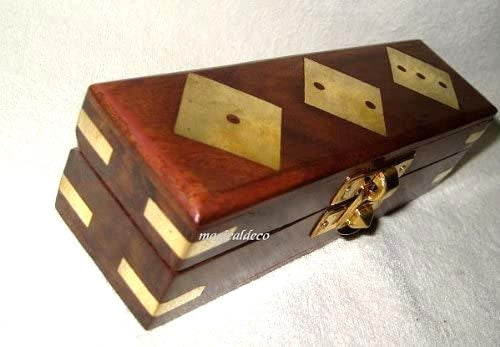 Edle Würfel- Box mit 5 Würfeln aus Holz und Messingintarsien