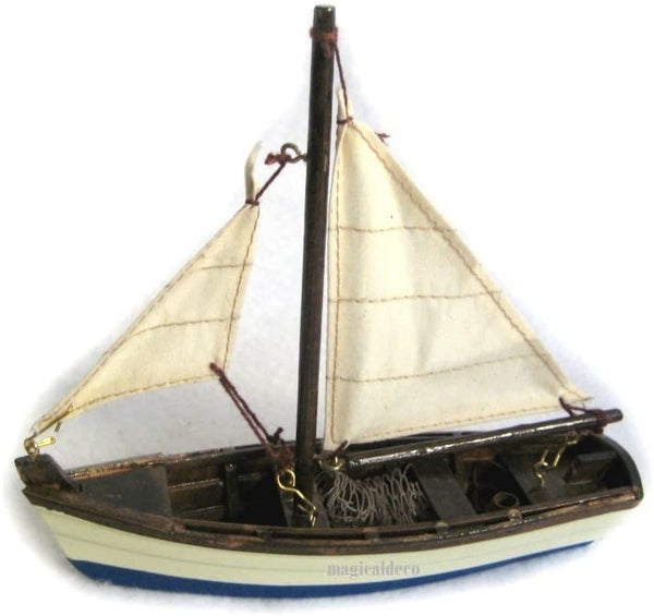 Kleines Fischerschiff- Schiffsmodell - Segler - Segelboot - Holzrumpf und Stoffsegel