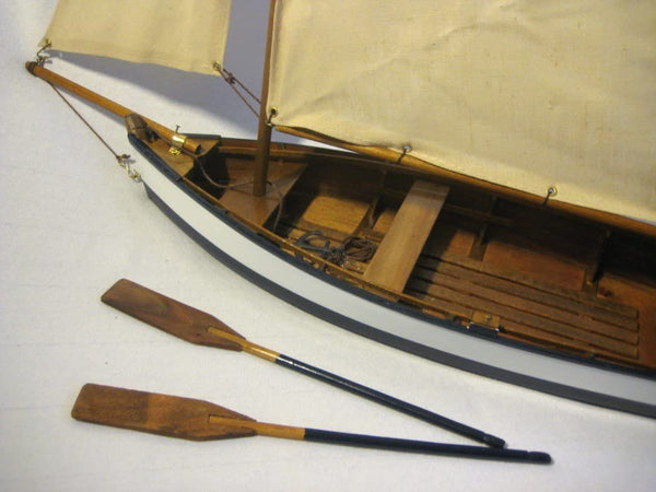 Fischerschiff- Schiffsmodell - Segler - Segelboot - Holzrumpf und Leinensegel