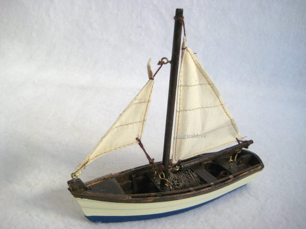 Fischerschiff- Schiffsmodell - Segler - Segelboot - Holzrumpf und Stoffsegel
