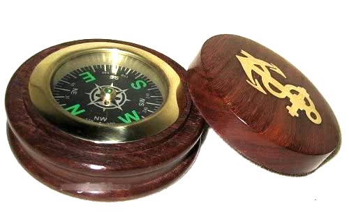 Edler Kompass Ø 7,5 cm in Holzschatulle mit Deckel- Ankermotiv