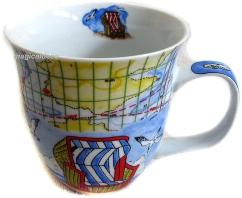 Taza grande de porcelana, cafetera, taza, silla de playa, marítima. 