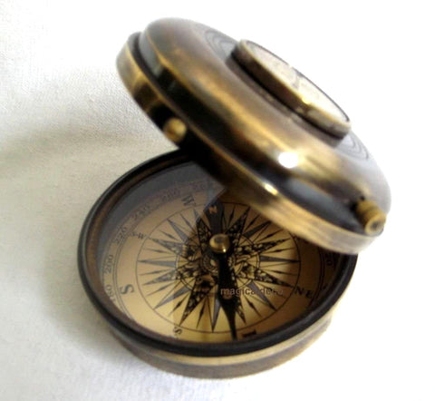 Massiver Kompass Windrose mit Uhr+ Sternzeichen im Antikdesign- Messing brüniert - Anlaufschutz G: 300 g