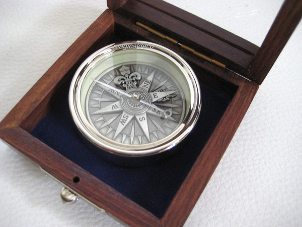 Tischkompass, Kompass, Navigation in Holzbox mit Glasdeckel