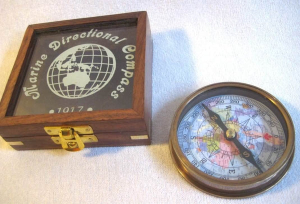 Edler Kompass - Alt- Messing- anlaufgeschützt in dekorativer Holzschatulle mit Glasdeckel