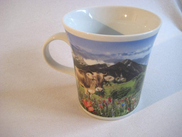Porzellan- Tasse, Kaffeepott, Becher- ALM, Berge, Wiesen, Kuh- deutsches Produktdesign